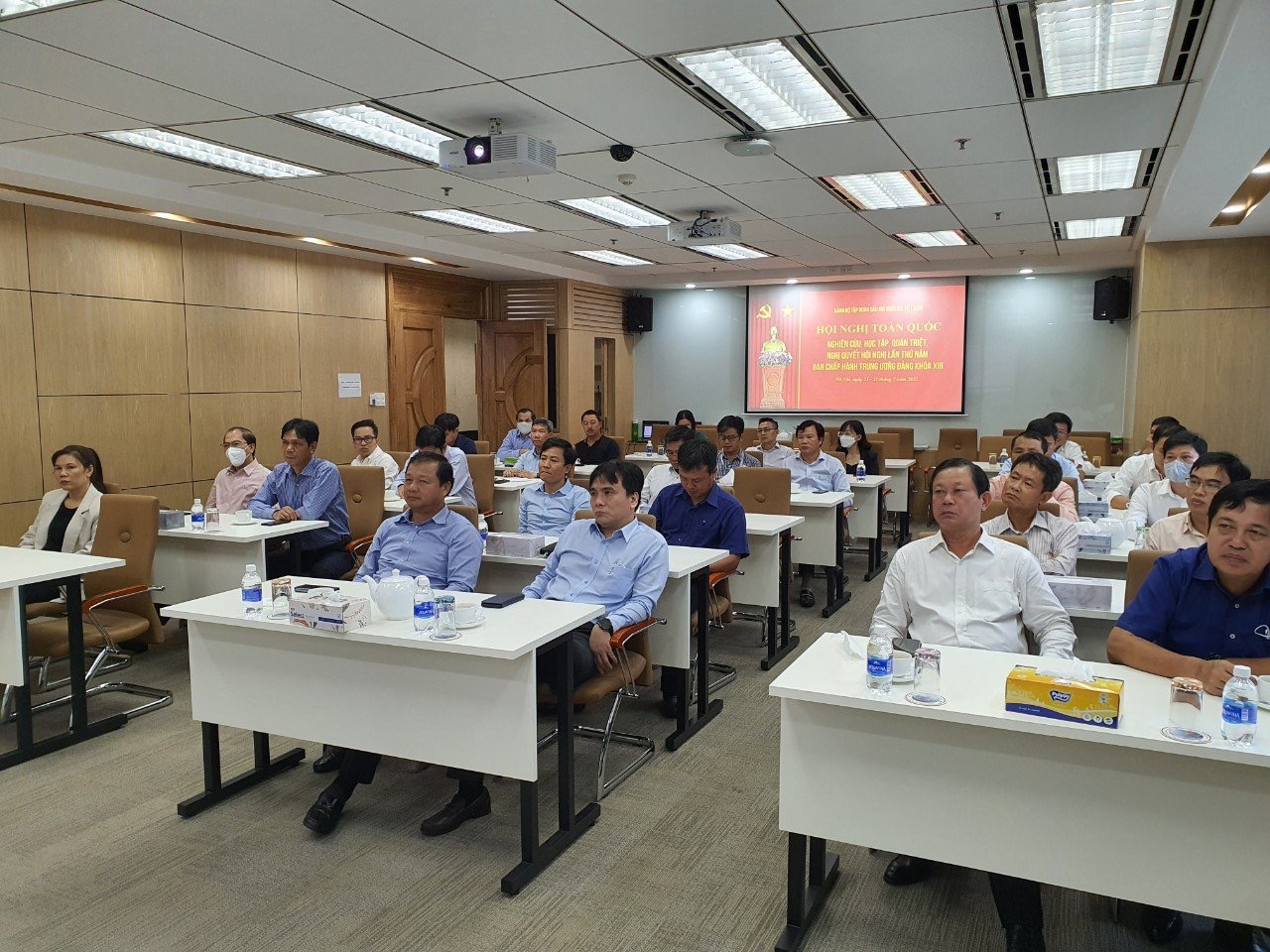 undefined Đảng ủy Tập đoàn Dầu khí Quốc gia Việt Nam tổ chức học tập quán triệt