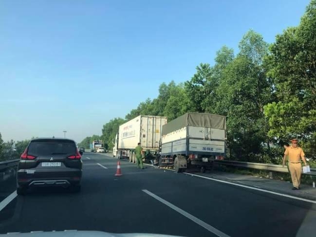 tai nan nghiem trong tren cao toc phap van mot nguoi tu vong