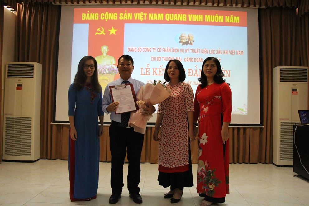 chi bo thuong mai dang doan ky thuat thuoc dang bo pv power services to chuc le ket nap dang vien