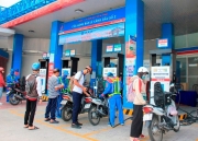 gia xang ron 95 nguoc chieu tang gan 200 donglit