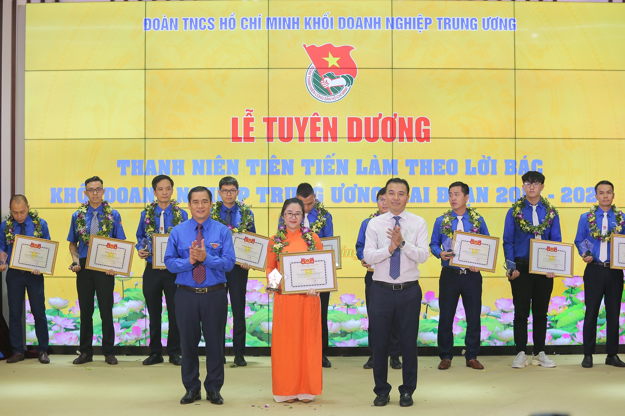 4-doan-vien-dau-khi-duoc-tuyen-duong-thanh-nien-tien-tien-lam-theo-loi-bac-2