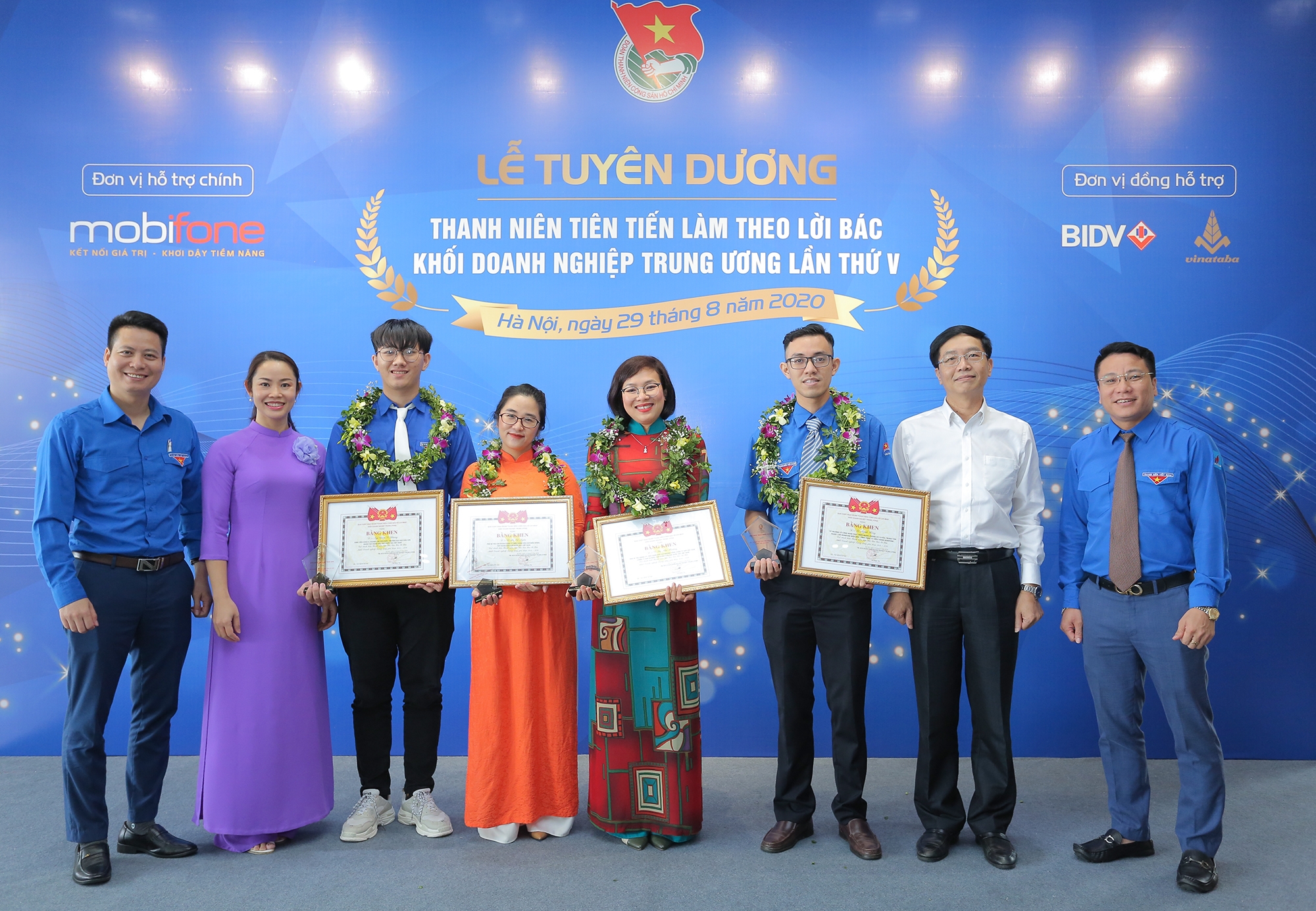 4-doan-vien-dau-khi-duoc-tuyen-duong-thanh-nien-tien-tien-lam-theo-loi-bac-6