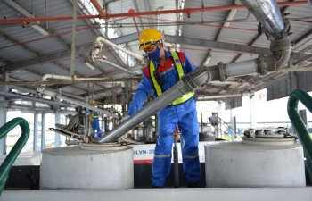Những khó khăn từ thị trường sản phẩm dầu khí