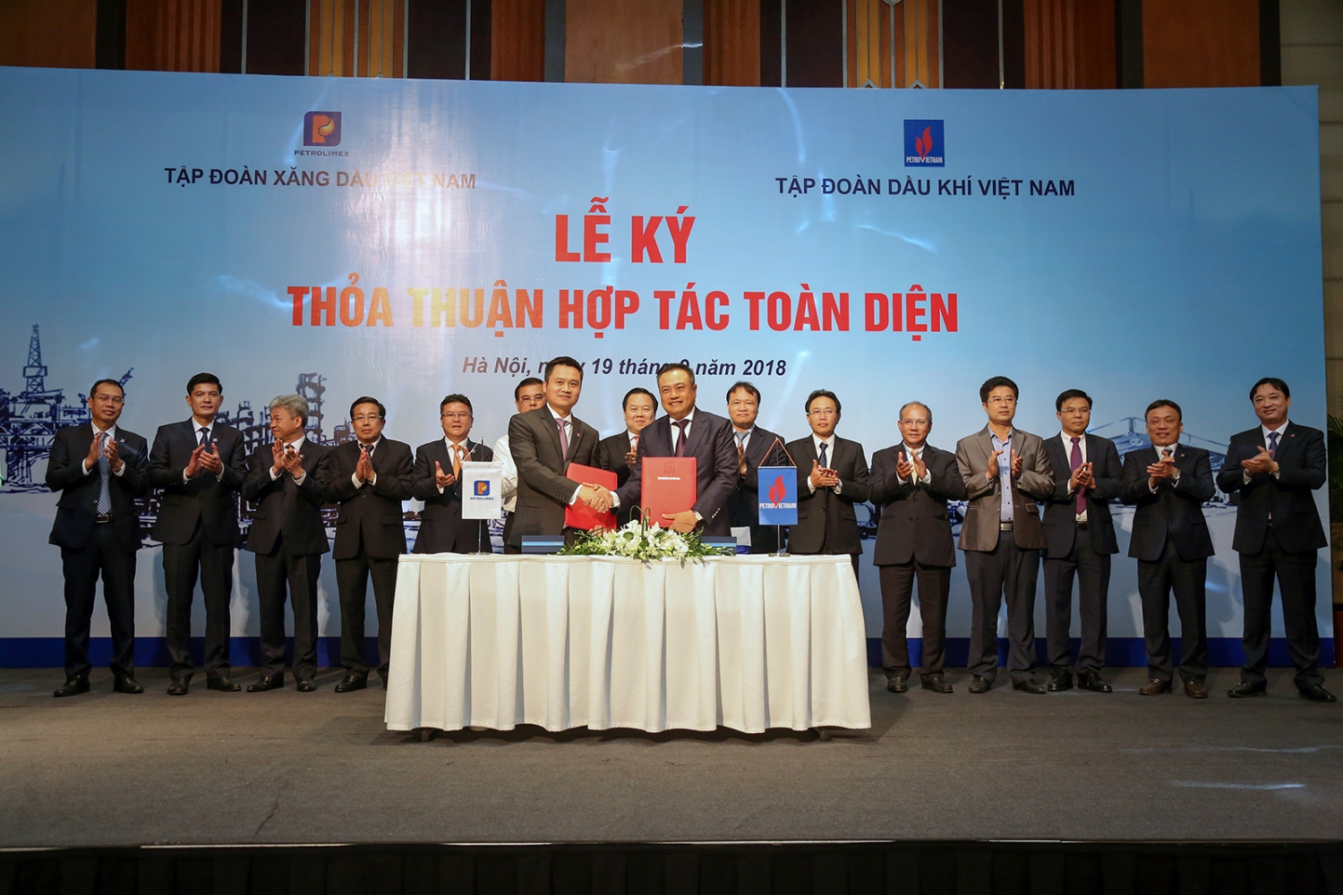 pvn va petrolimex ky thoa thuan hop tac toan dien huong toi su on dinh cua thi truong xang dau trong nuoc