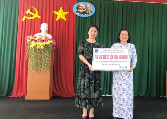 pv-power-trao-tang-65-so-tiet-kiem-cho-cac-ho-ngheo-tai-cac-tinh-vinh-long-bac-lieu-tra-vinh-hau-giang