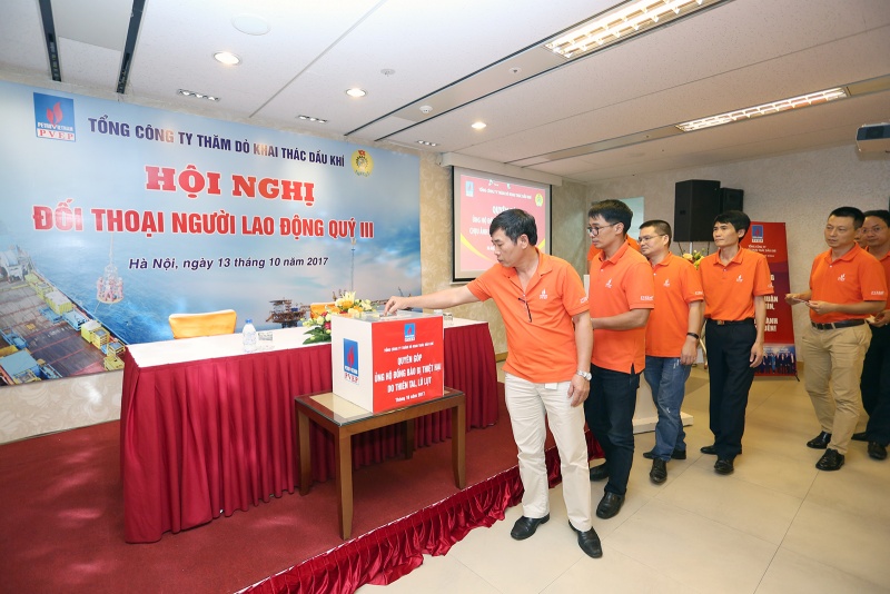 lanh dao pvep doi thoai voi nguoi lao dong
