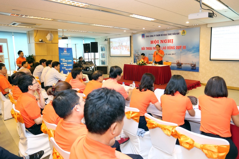 lanh dao pvep doi thoai voi nguoi lao dong