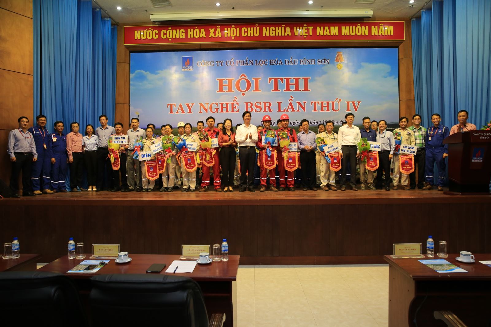 di tim ra nhung doi ban tay vang bsr