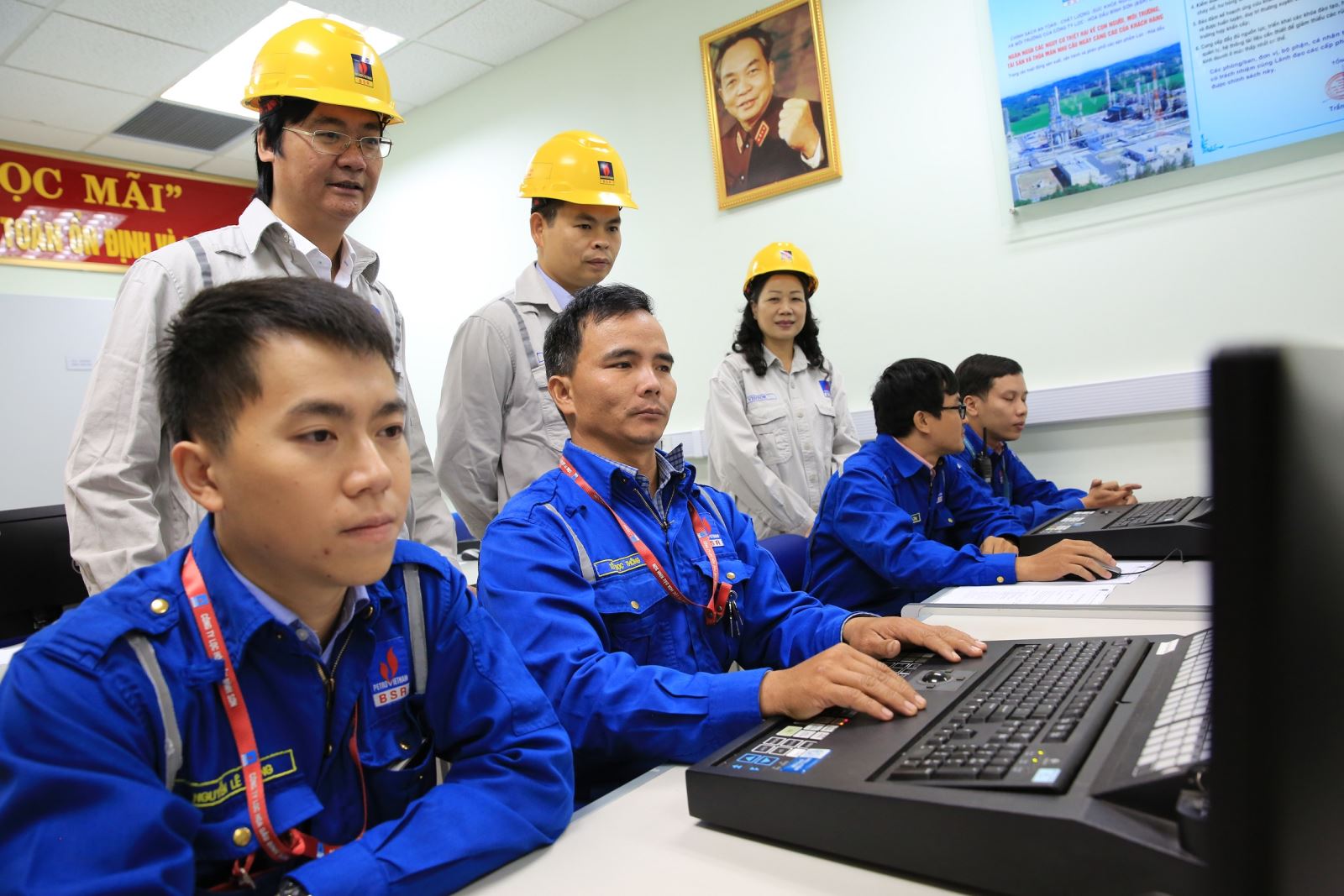 di tim ra nhung doi ban tay vang bsr