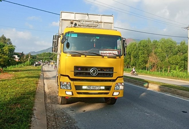 Hai người phụ nữ đi tập thể dục bị xe tải đâm trúng