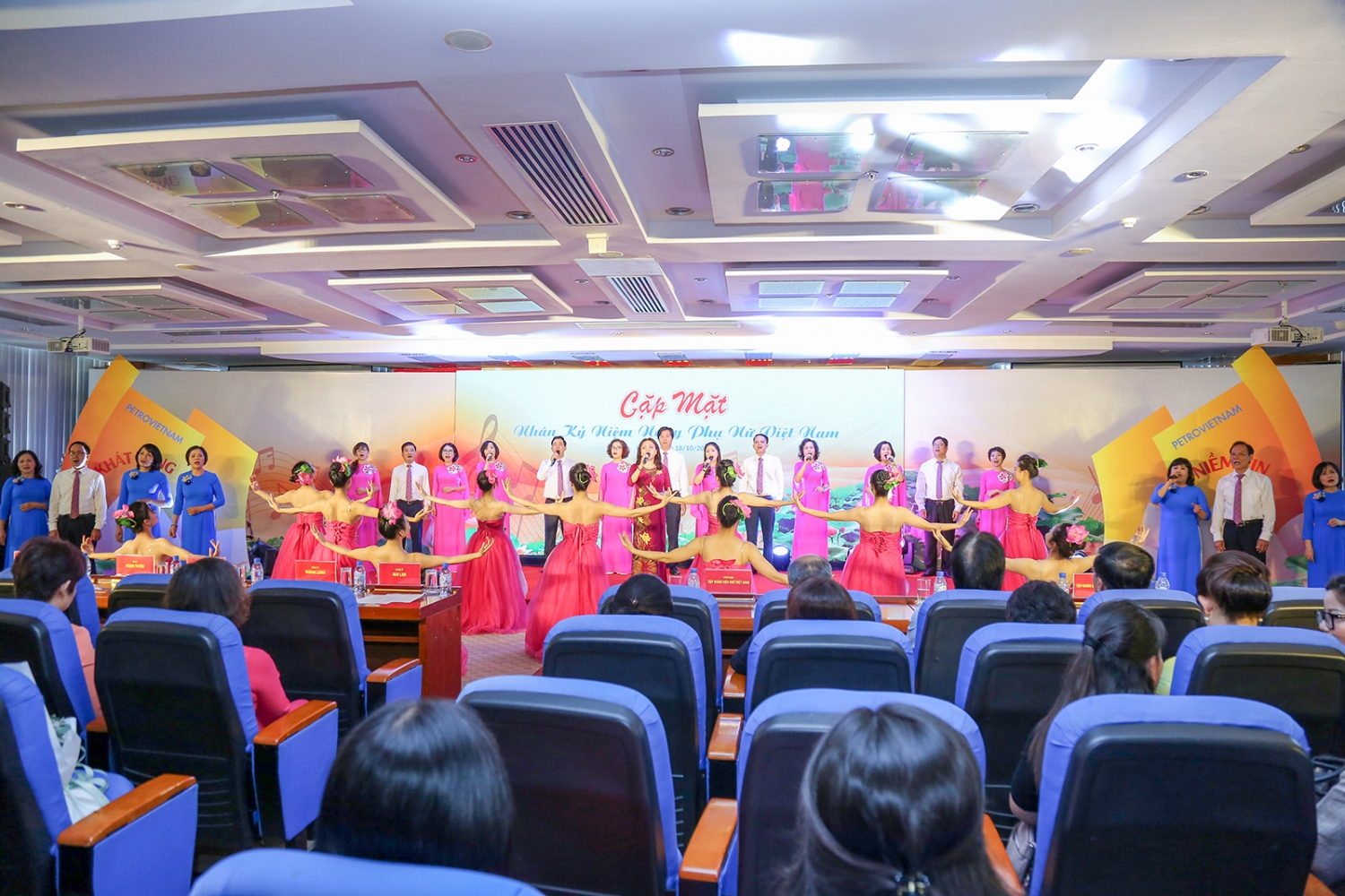 cong doan co quan tap doan dau khi viet nam gap mat nu can bo nguoi lao dong nhan dip 2010
