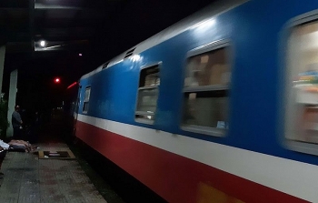 Đi xe máy ngang qua đường sắt, người đàn ông bị tàu hỏa đâm tử vong