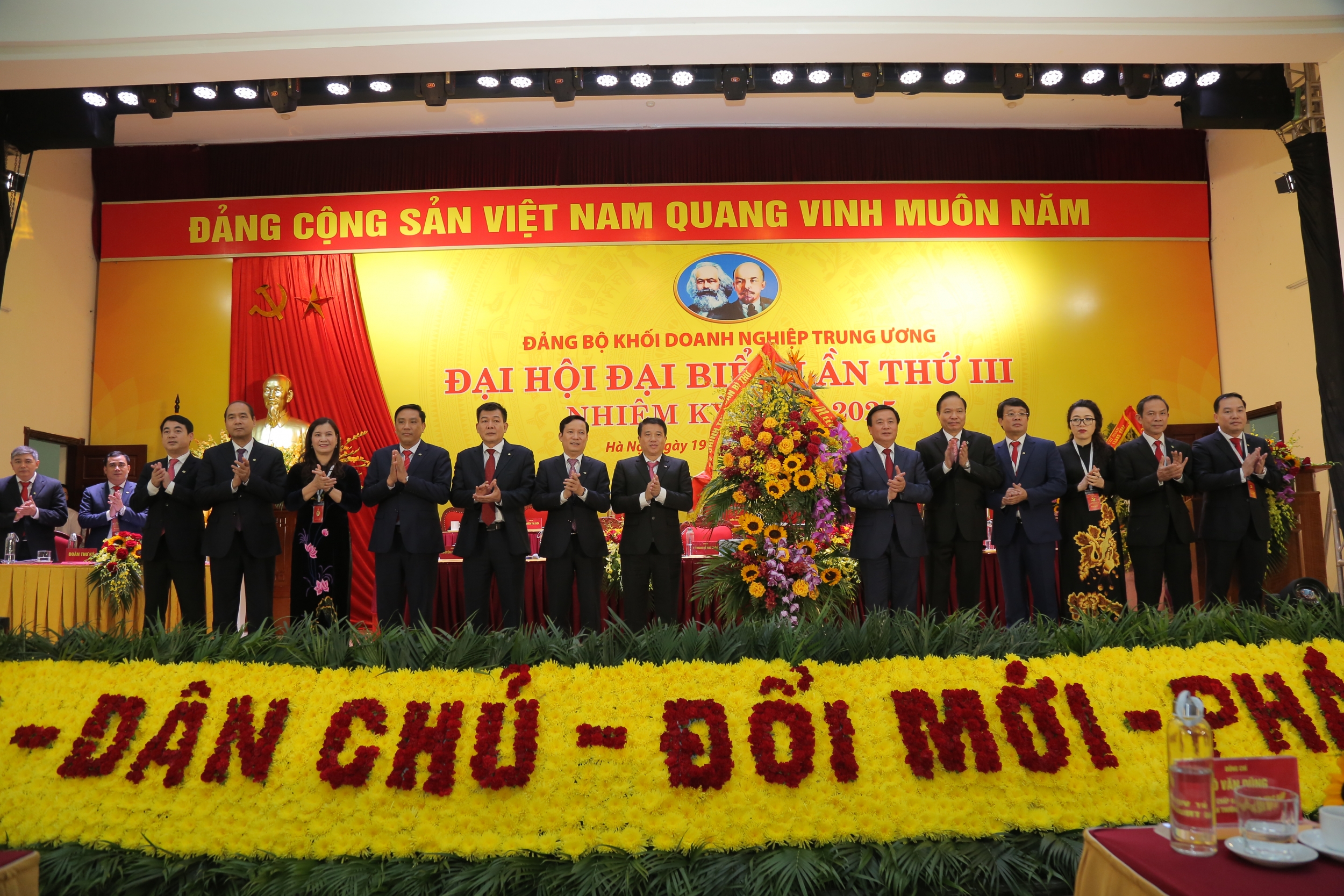 can-nhan-thuc-ro-vai-tro-nong-cot-cua-cac-doanh-nghiep-nha-nuoc-trong-cac-linh-vuc-trong-yeu-cua-nen-kinh-te-xa-hoi