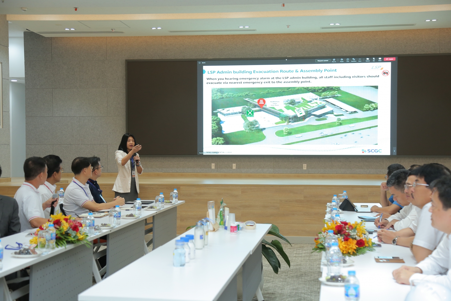 Chủ tịch HĐTV Petrovietnam Hoàng Quốc Vượng thăm và làm việc tại Tổ hợp hoá dầu Long Sơn Chủ tịch HĐTV Petrovietnam Hoàng Quốc Vượng thăm và làm việc tại Tổ hợp hoá dầu Long Sơn