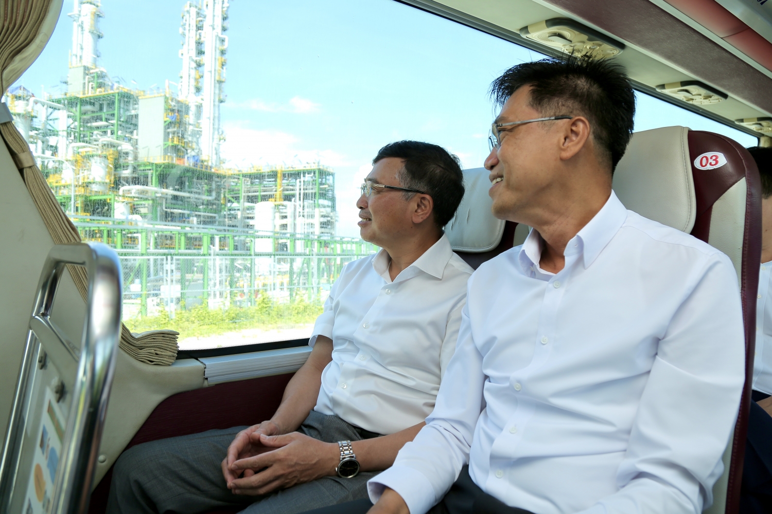 Chủ tịch HĐTV Petrovietnam Hoàng Quốc Vượng thăm và làm việc tại Tổ hợp hoá dầu Long Sơn Chủ tịch HĐTV Petrovietnam Hoàng Quốc Vượng thăm và làm việc tại Tổ hợp hoá dầu Long Sơn