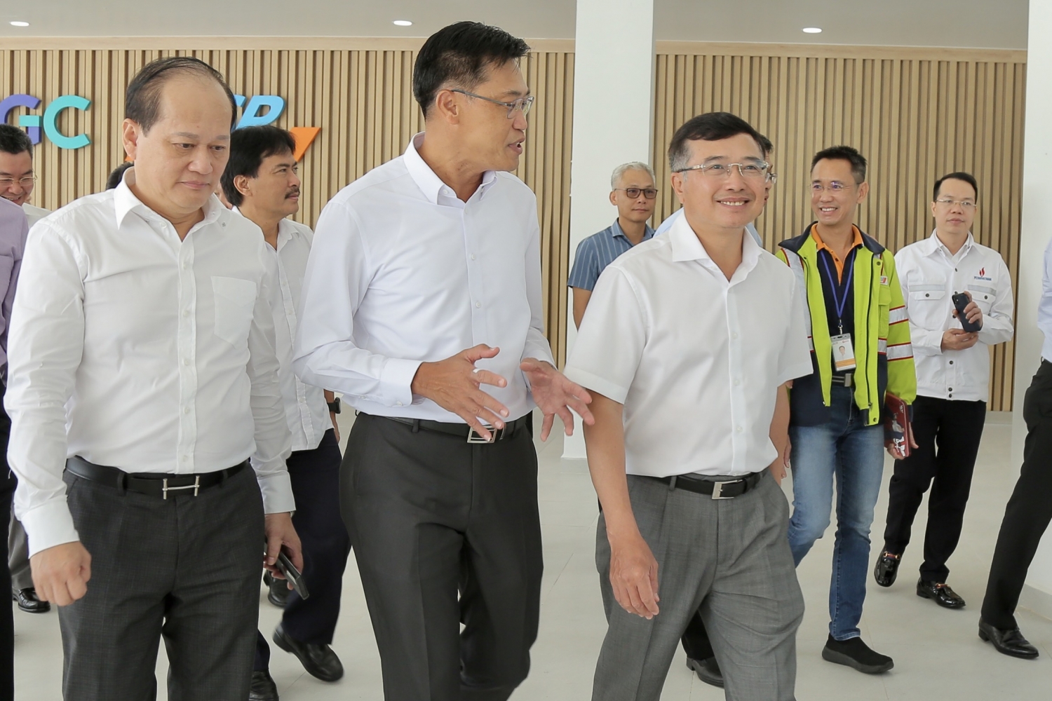 Chủ tịch HĐTV Petrovietnam Hoàng Quốc Vượng thăm và làm việc tại Tổ hợp hoá dầu Long Sơn Chủ tịch HĐTV Petrovietnam Hoàng Quốc Vượng thăm và làm việc tại Tổ hợp hoá dầu Long Sơn
