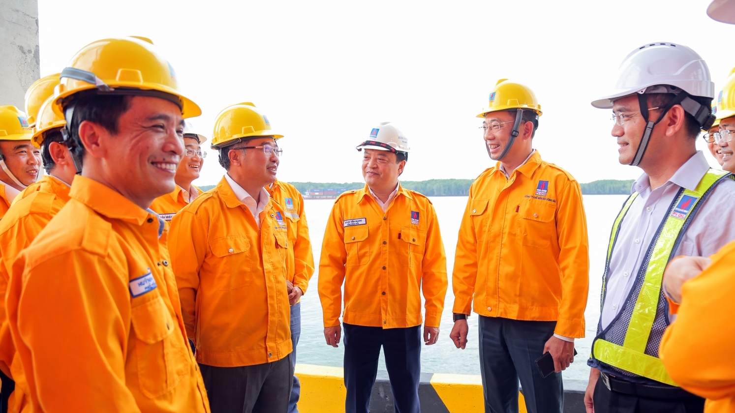 Chủ tịch HĐTV Petrovietnam Hoàng Quốc Vượng kiểm tra chuỗi dự án kho chứa LNG Thị Vải