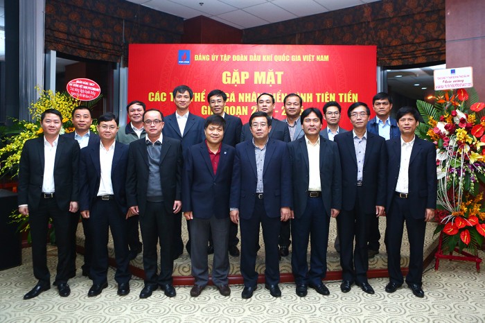 lanh dao tap doan gap mat cac tap the va ca nhan dien hinh giai doan 2011 2015