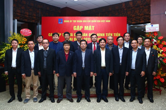 lanh dao tap doan gap mat cac tap the va ca nhan dien hinh giai doan 2011 2015
