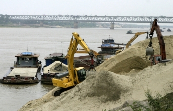 Tăng cường kiểm tra, xử lý khai thác cát, sỏi trái phép