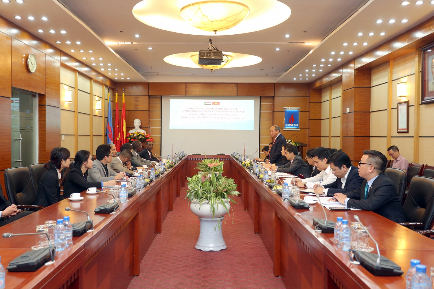 lanh dao petrovietnam tiep va lam viec voi pho chu tich dang quoc dai xu dang