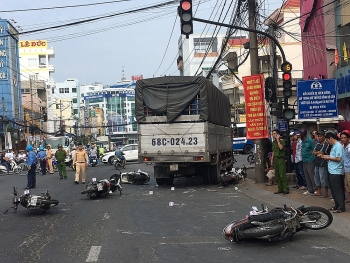 An Giang: Xe tải đâm hàng loạt xe máy đang dừng đèn đỏ