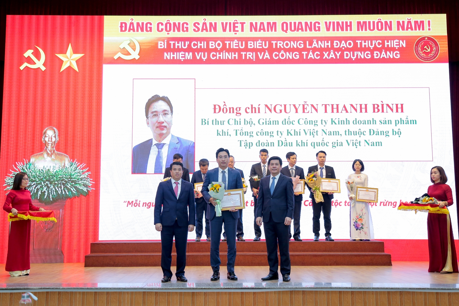 Tuyên dương 13 cá nhân, Bí thư chi bộ Dầu khí tiêu biểu trong học tập và làm theo Bác