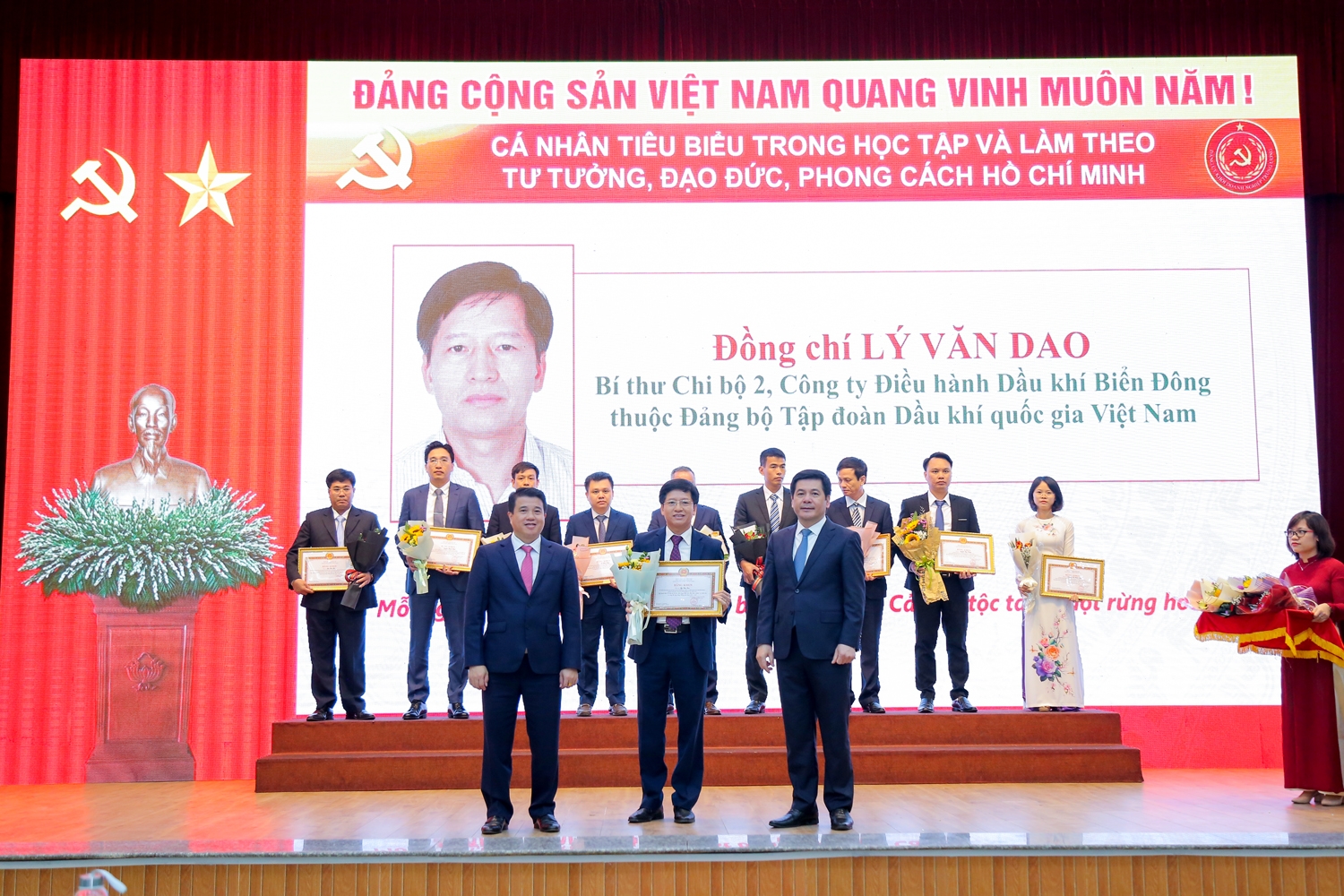 Tuyên dương 13 cá nhân, Bí thư chi bộ Dầu khí tiêu biểu trong học tập và làm theo Bác