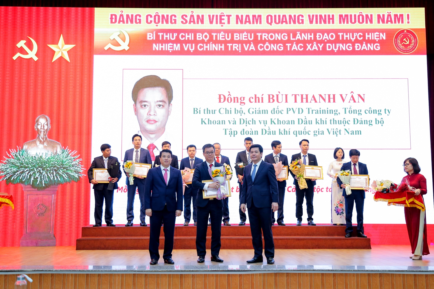 Tuyên dương 13 cá nhân, Bí thư chi bộ Dầu khí tiêu biểu trong học tập và làm theo Bác
