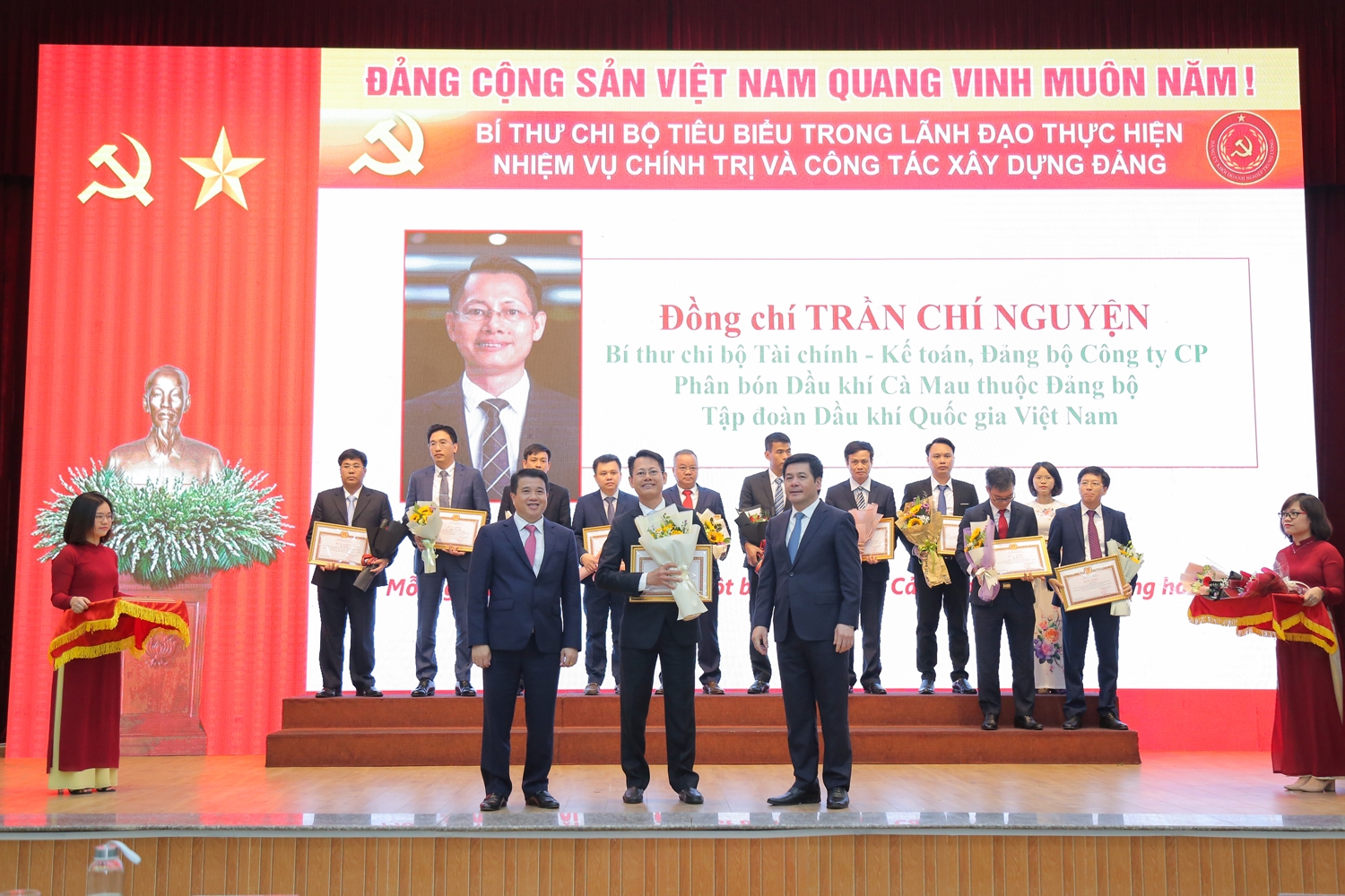 Tuyên dương 13 cá nhân, Bí thư chi bộ Dầu khí tiêu biểu trong học tập và làm theo Bác