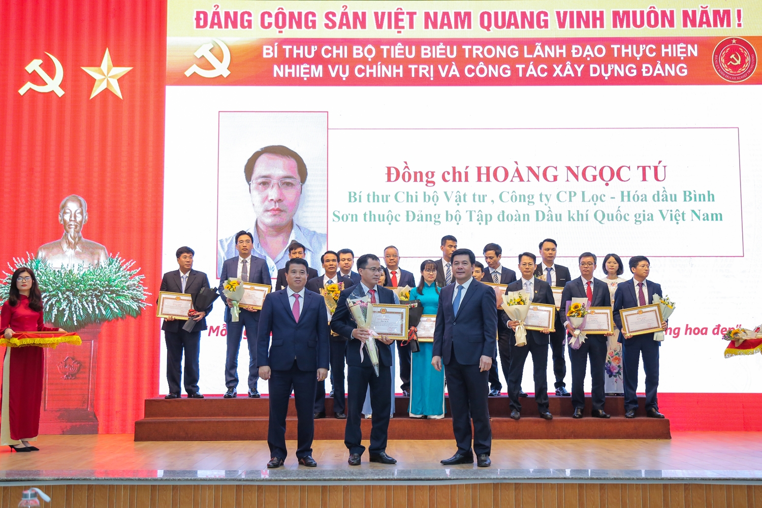 Tuyên dương 13 cá nhân, Bí thư chi bộ Dầu khí tiêu biểu trong học tập và làm theo Bác