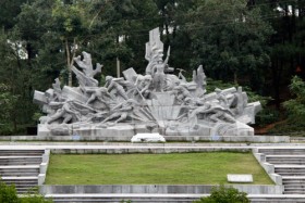Về thăm nơi yên nghỉ của 10 cô gái ngã ba Đồng Lộc