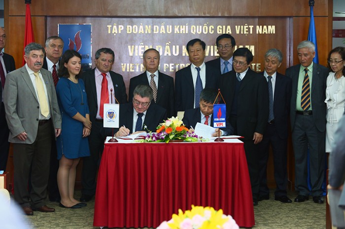 vpi ky ket hop tac voi truong dai hoc dau khi ploiesti