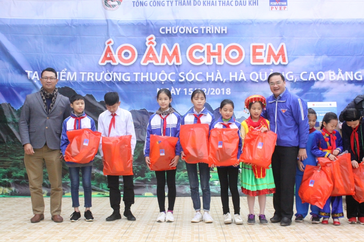 PVEP năm thứ 9 mang “Áo ấm cho em” tới Cao Bằng