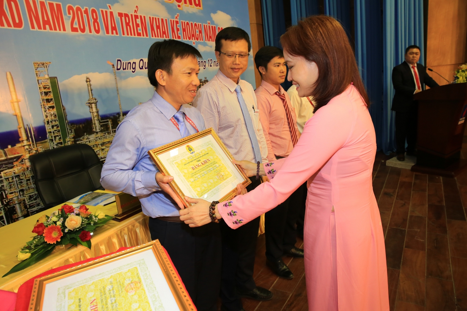 mo rong vi the cua loc hoa dau dung quat