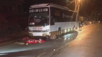 Nam thanh niên 16 tuổi tử vong do đâm vào đầu xe khách
