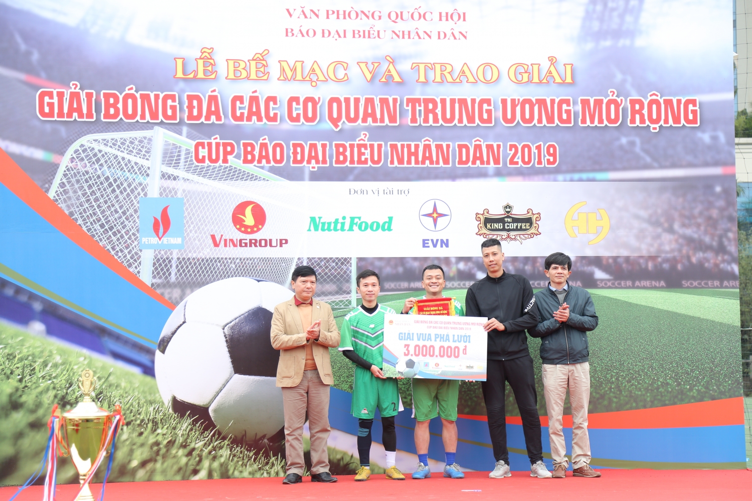 pvn dat giai nhi tai giai bong da cac co quan trung uong mo rong cup bao dai bieu nhan dan
