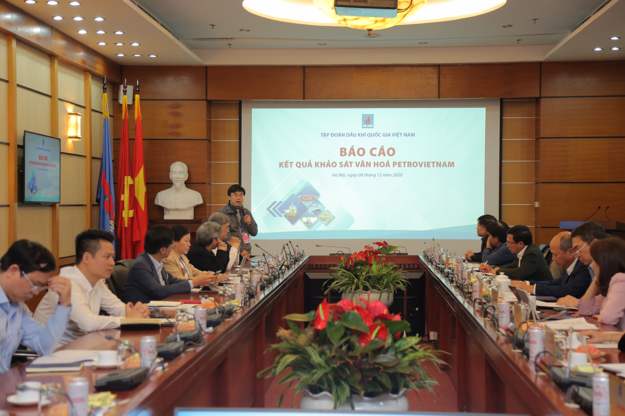 Lãnh đạo Petrovietnam nghe báo cáo kết quả khảo sát văn hóa Petrovietnam