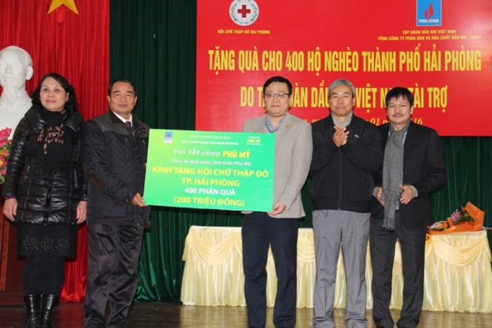 pvfcco dem tet am den nhung gia dinh kho khan hai phong