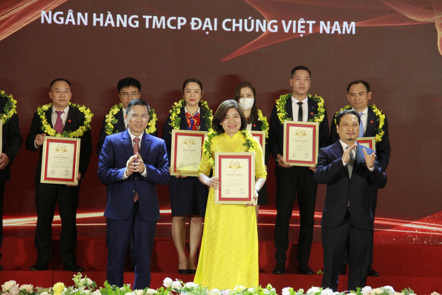 Petrovietnam cùng nhiều doanh nghiệp Dầu khí khẳng định vị thế trong Top 500 doanh nghiệp lớn nhất Việt Nam