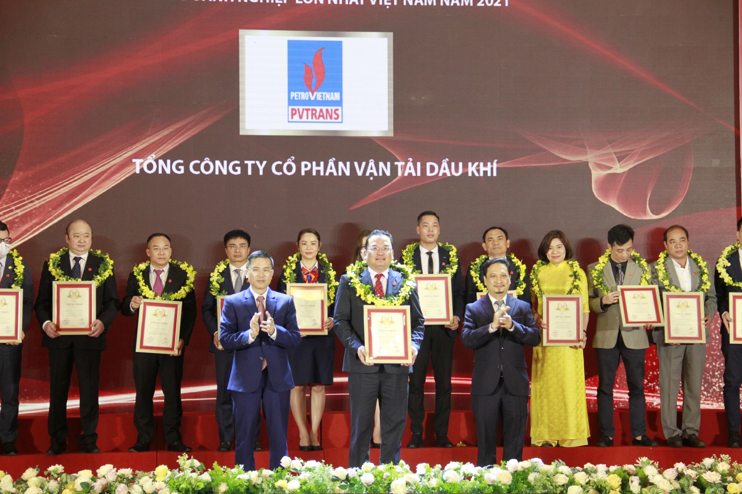 Petrovietnam cùng nhiều doanh nghiệp Dầu khí khẳng định vị thế trong Top 500 doanh nghiệp lớn nhất Việt Nam
