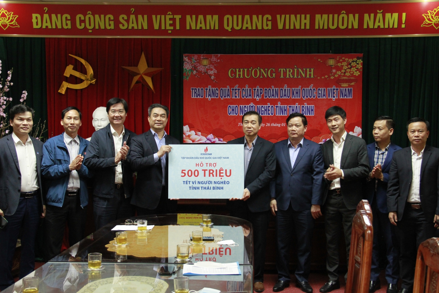 Petrovietnam ủng hộ chương trình Tết vì người nghèo tỉnh Thái Bình 500 triệu đồng