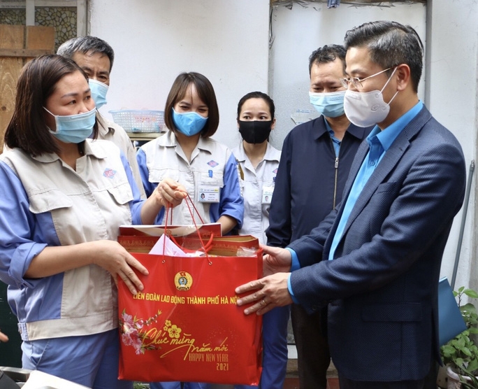 Công đoàn địa phương lo Tết cho công nhân xa quê