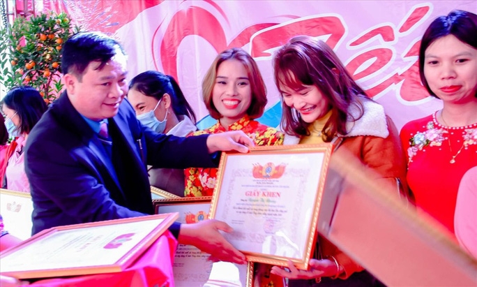 Công đoàn địa phương lo Tết cho công nhân xa quê