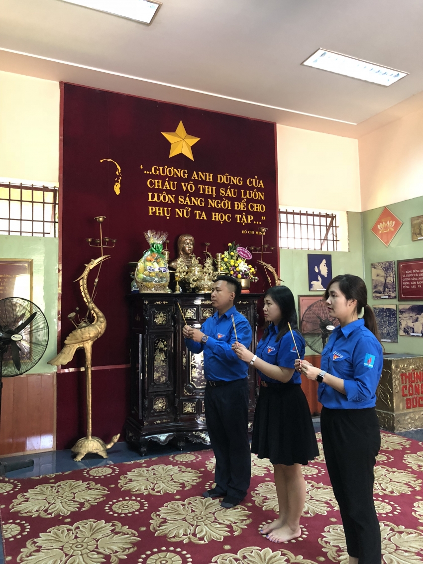 tuoi tre xay lap dau khi huong ve coi nguon