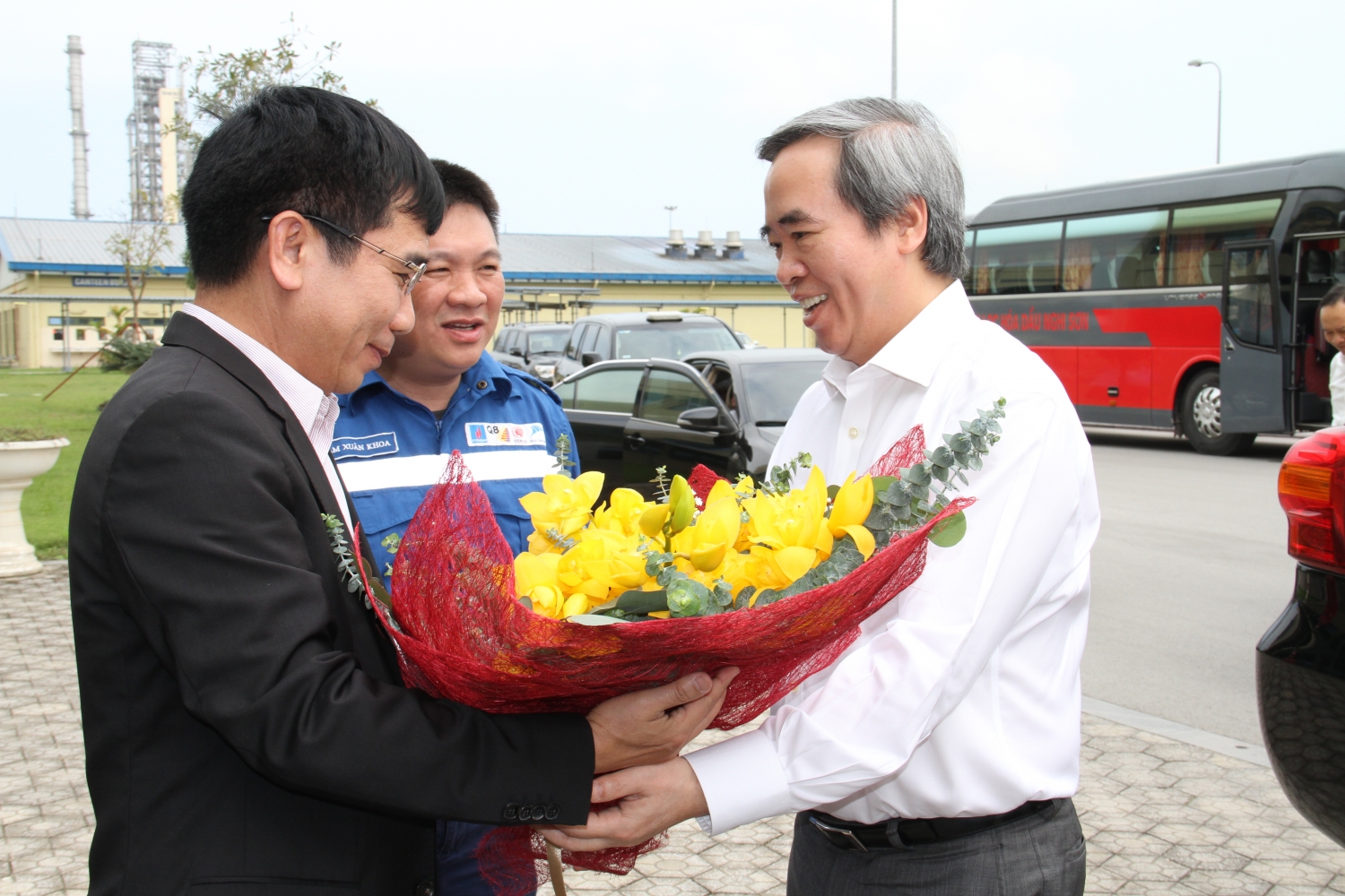 truong ban kinh te trung uong nguyen van binh tham lien hop loc hoa dau nghi son