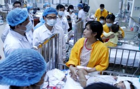 Tâm sự của các y, bác sĩ chống dịch sởi