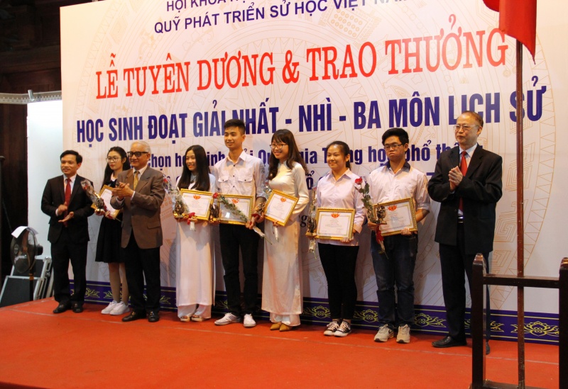 le tuyen duong va trao thuong hoc sinh gioi quoc gia mon lich su tai van mieu