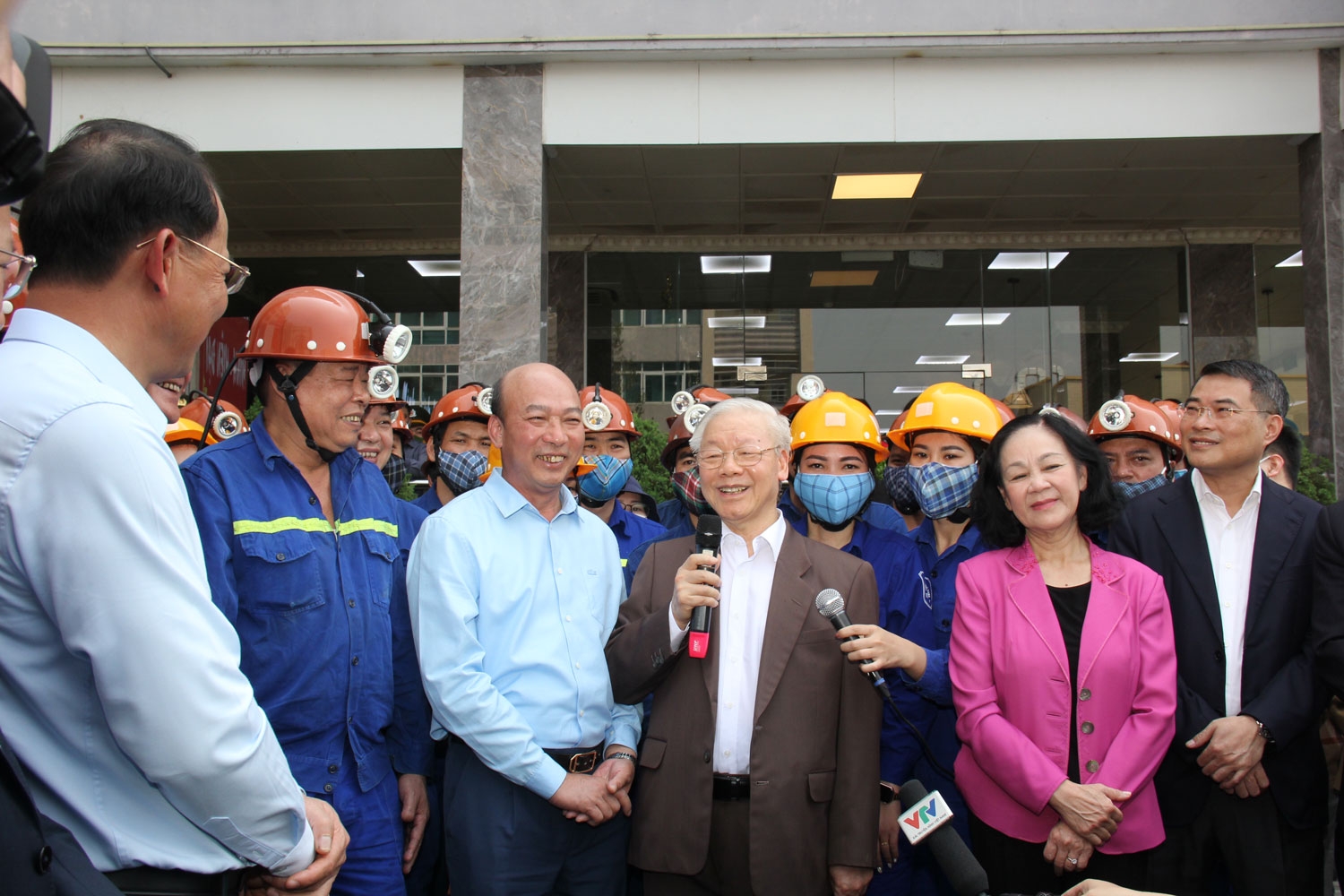 Tổng Bí thư Nguyễn Phú Trọng động viên người lao động TKV