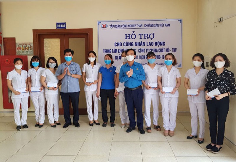 cong doan tkv ho tro nguoi lao dong hon 23 ti dong